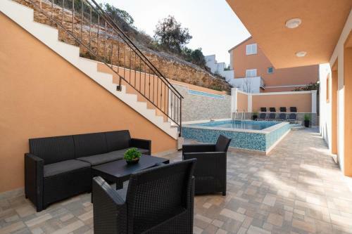 Beautiful Seaside Holiday Home Neda