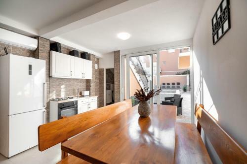 Beautiful Seaside Holiday Home Neda