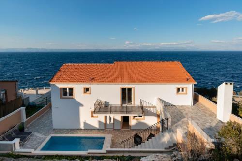 Beautiful Seaside Holiday Home Neda