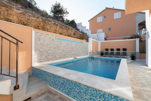 Beautiful Seaside Holiday Home Neda