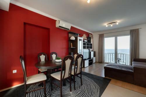 Beautiful Seaside Holiday Home Neda