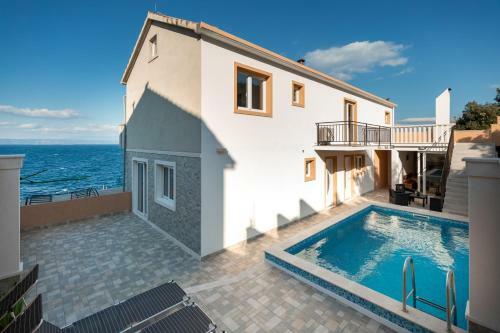 Beautiful Seaside Holiday Home Neda