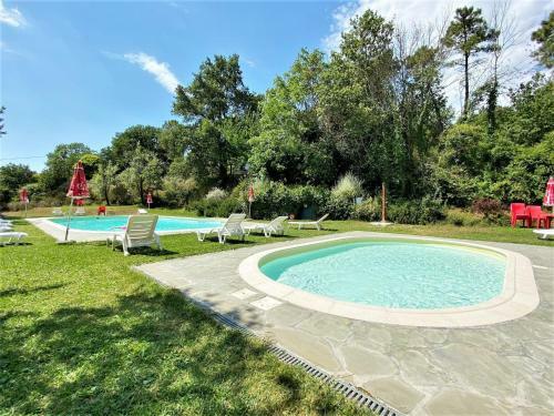 Beautiful Bungalow In Capraia E Limite With Shared Pool