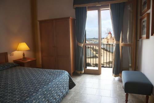 Hostal La Finestra Sul Sale