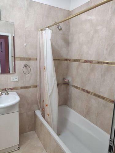 Apartamento Comoda Y Amplia Casa de Hu�spedes Cerca Del Centro