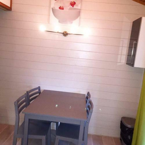 Camping La Simioune En Provence