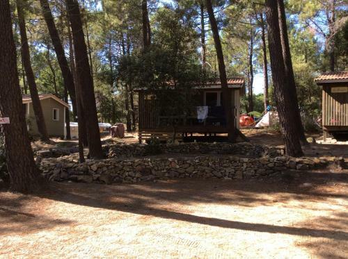 Camping La Simioune En Provence
