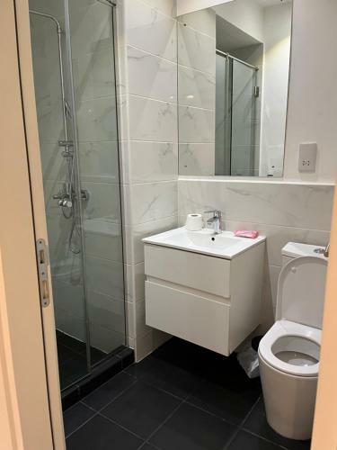 Luxury Serviced Studio Apartment-embassy Gardens