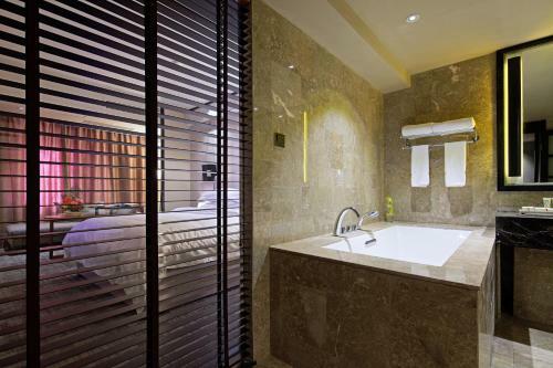 Wuhan Haiting Longan Hotel