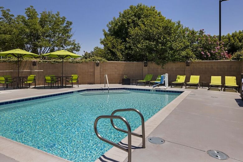 Hotel Comfort Suites Turlock