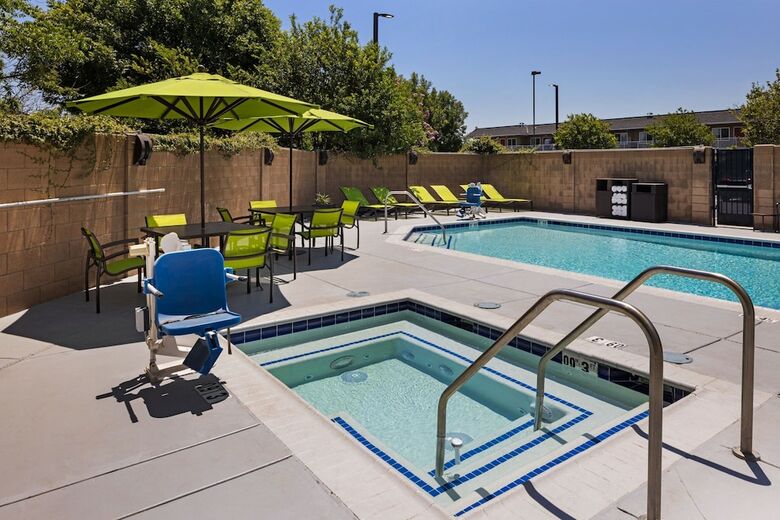 Hotel Comfort Suites Turlock