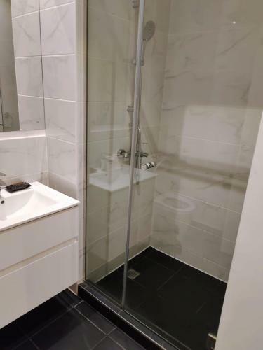 Apartamento One-bedroom Duplex @ Embassy Gardens