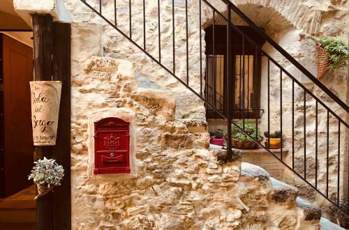 Hostal Perla Del Borgo Bed And Breakfast