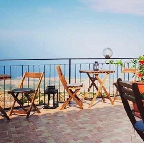 Hostal Perla Del Borgo Bed And Breakfast