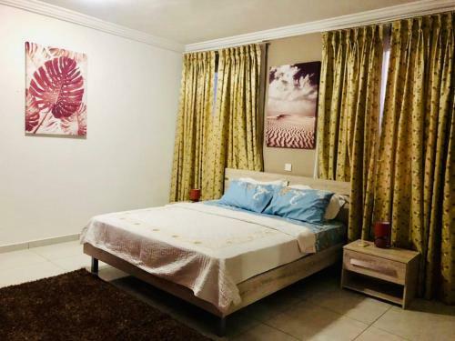 Lovely 3 Bedroom Apartment With Pool, Bertha?s Court