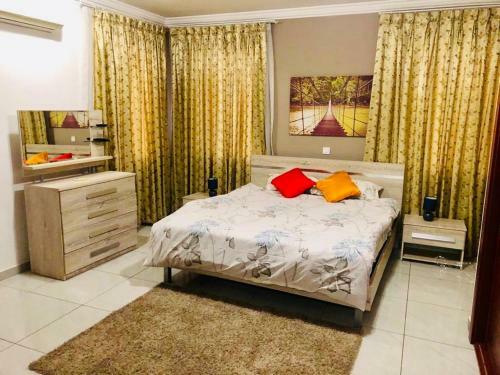 Lovely 3 Bedroom Apartment With Pool, Bertha?s Court