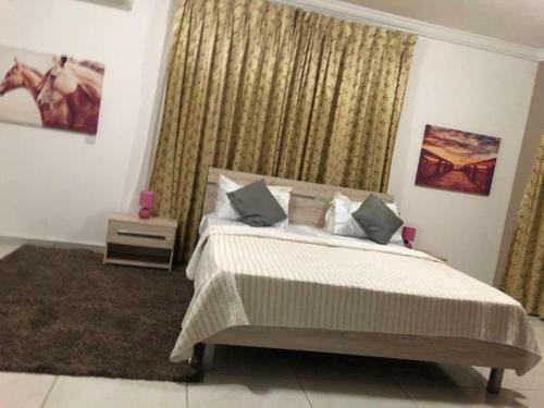 Lovely 3 Bedroom Apartment With Pool, Bertha?s Court