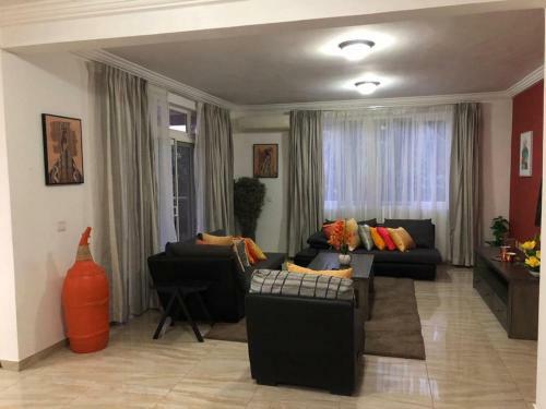 Lovely 3 Bedroom Apartment With Pool, Bertha?s Court
