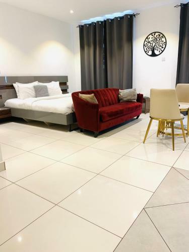 Big Luxury Apartment At Embassy Gardens