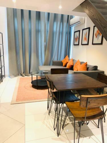 Big Luxury Apartment At Embassy Gardens