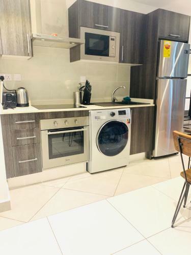 Big Luxury Apartment At Embassy Gardens