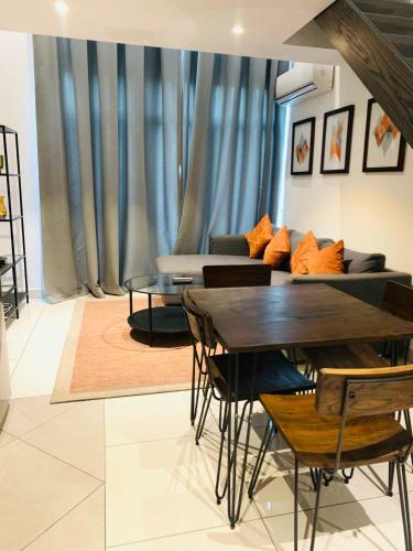 Big Luxury Apartment At Embassy Gardens