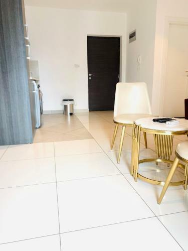 Big Luxury Apartment At Embassy Gardens