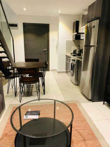 Big Luxury Apartment At Embassy Gardens