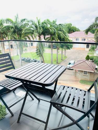 Big Luxury Apartment At Embassy Gardens