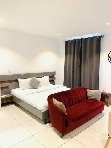 Big Luxury Apartment At Embassy Gardens