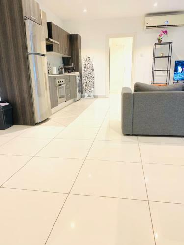 Big Luxury Apartment At Embassy Gardens