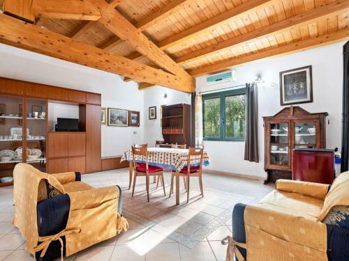 Rustic Villa In Santa Giusta With Garden