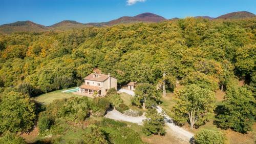 Villa Casale Del Castagneto 8