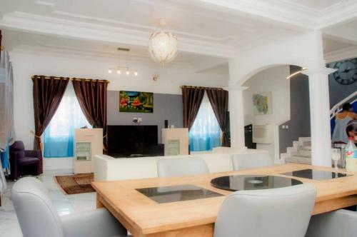Duplex Meubl� - Villa Luxueuse - Odza - Yaound�