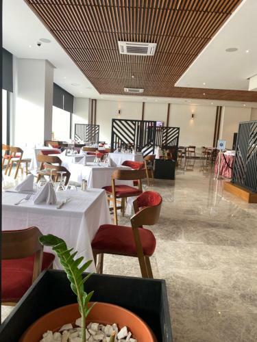 Star Land Hotel Bastos
