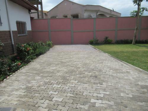 Villa � Odza Borne 12 A�roport A 10min