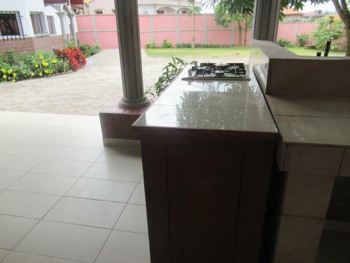 Villa � Odza Borne 12 A�roport A 10min