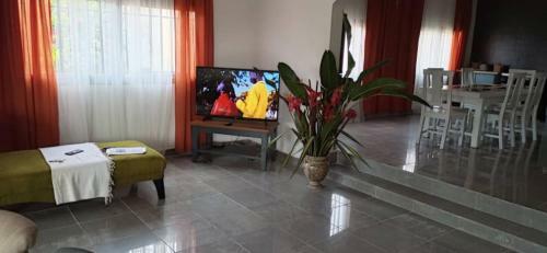 Villa � Odza Borne 12 A�roport A 10min