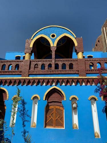 Golden Palace Garden, West Bank