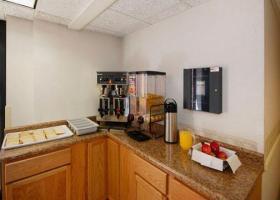 Hotel Rodeway Inn & Suites Milwaukee