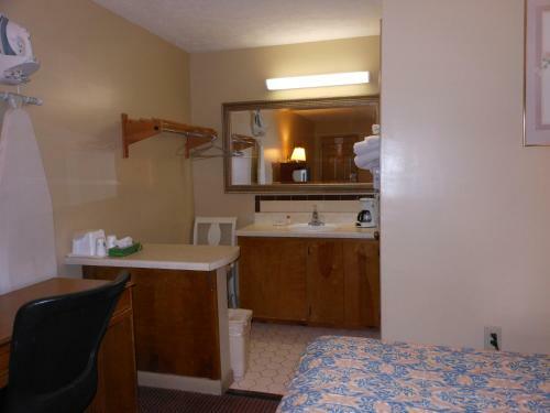 Motel Mcclellan Inn