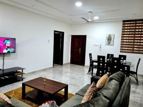 Charming 2bed Apartment In Adenta Wifi Clean Safe
