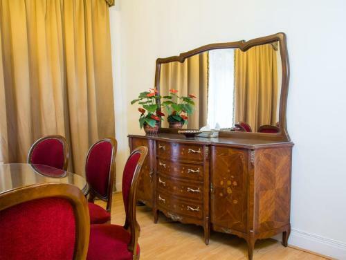 Royal Apartments Down Town In Cairo
