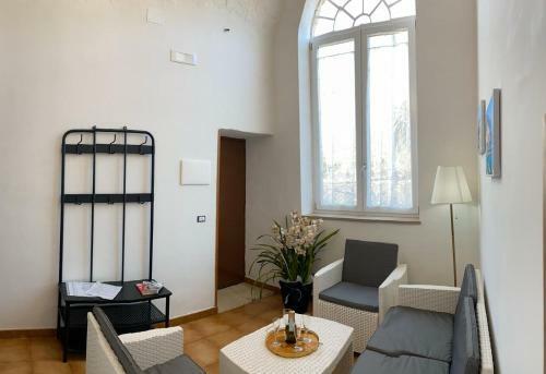Mena Holiday House