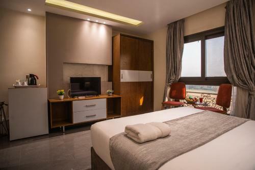 New Pyramids Eyes Hotel