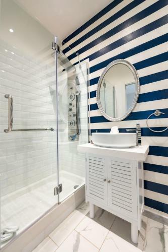 Hostal Ora Blu Guest House