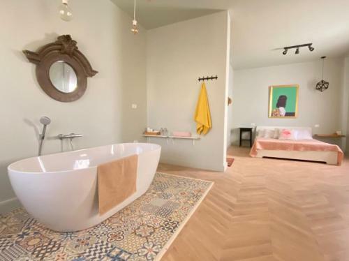 Serviced Apartment