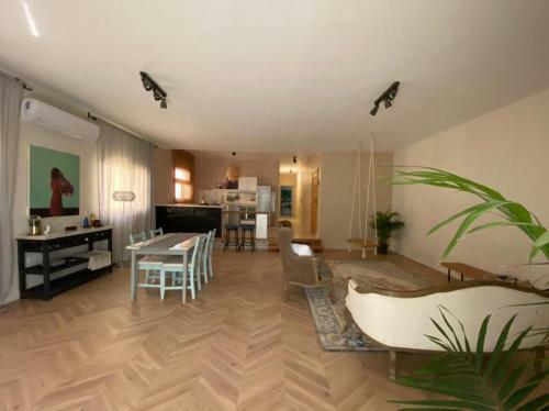 Serviced Apartment