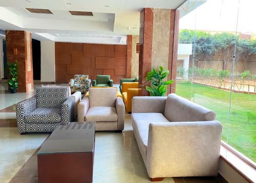 Nine Pyramids View Hotel