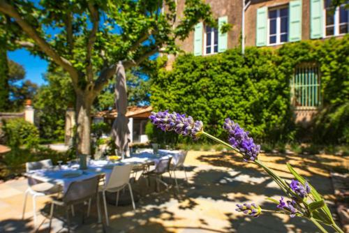 Location Prestige 400 M2 Dans Ch�teau En Provence